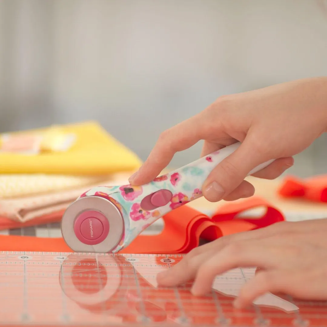 Fiskars Rolmes 45mm - Fashion Stick - Roze/Wit/Geel - afbeelding 6 van 6