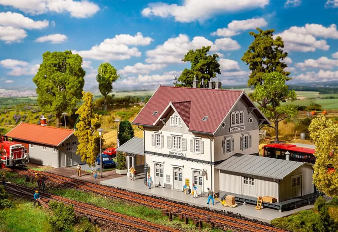 Faller Owen Station H0 Modelbouwset - Grijs/Rood/Wit