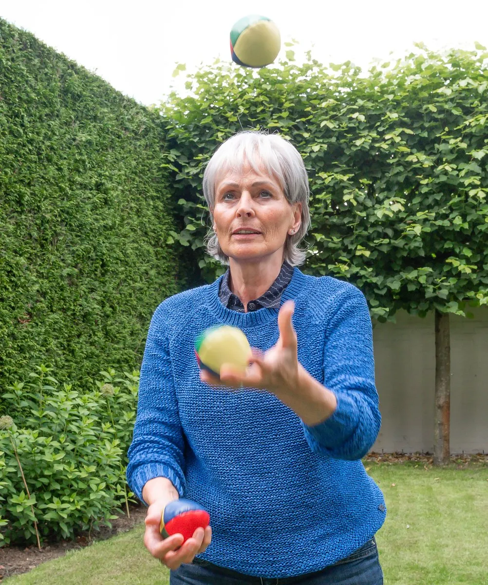 Jongleerballen Groot 2,5" – Vierkleurig (Blauw, Rood, Geel, Groen) – Set in Transparante Koker – Jongleer- & Goochelspel – Engelhart