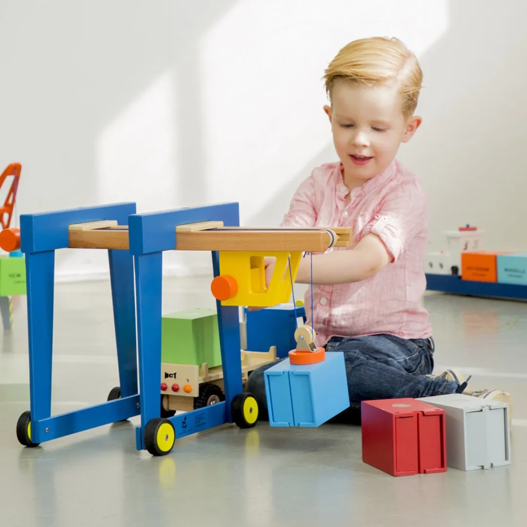 New Classic Toys Houten Containerkraan op Wielen 10930