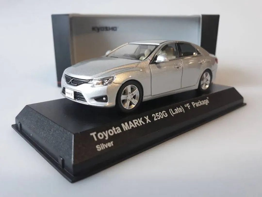 Toyota Mark X 250G 'F Package' Kyosho 1:43 - Multicolor