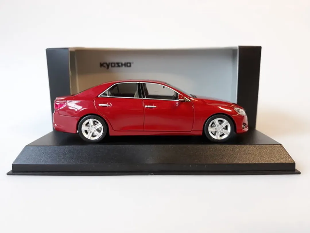 Toyota Mark X 250G 'F Package' Kyosho 1:43 - Multicolor