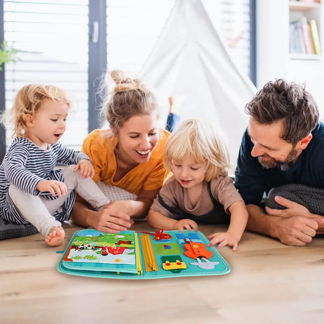EverToys Busy Board - 4-delige vaardigheden - Klok lezen - Montessori - Motoriek Map voor Thuis en Onderweg - Leren Veter Strikken - Activiteitenbord - 25 Zelfkleden Vaardigheden Kinderen - Educatief Spel - Blue
