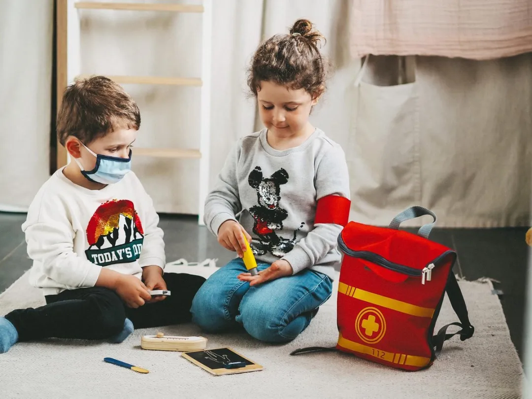 Small Foot Doktersrugzak Speelset 25-delig - Rood