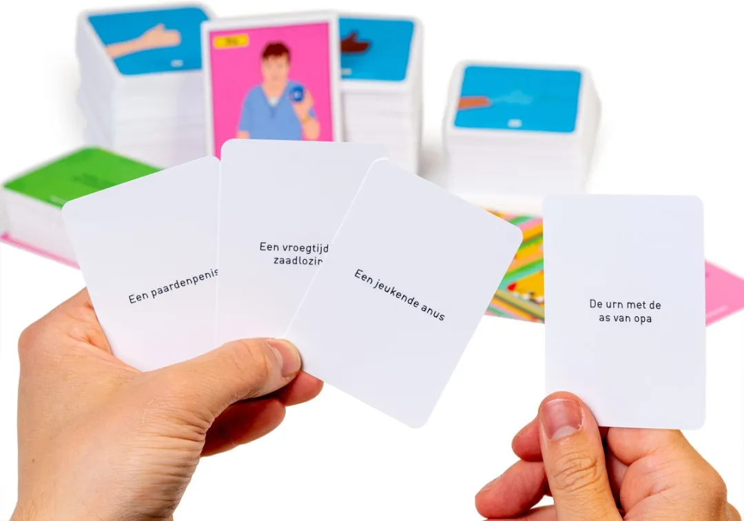 Dat Hep Gestaan Op Feesboek - Basisspel - Nederlandstalig Partyspel