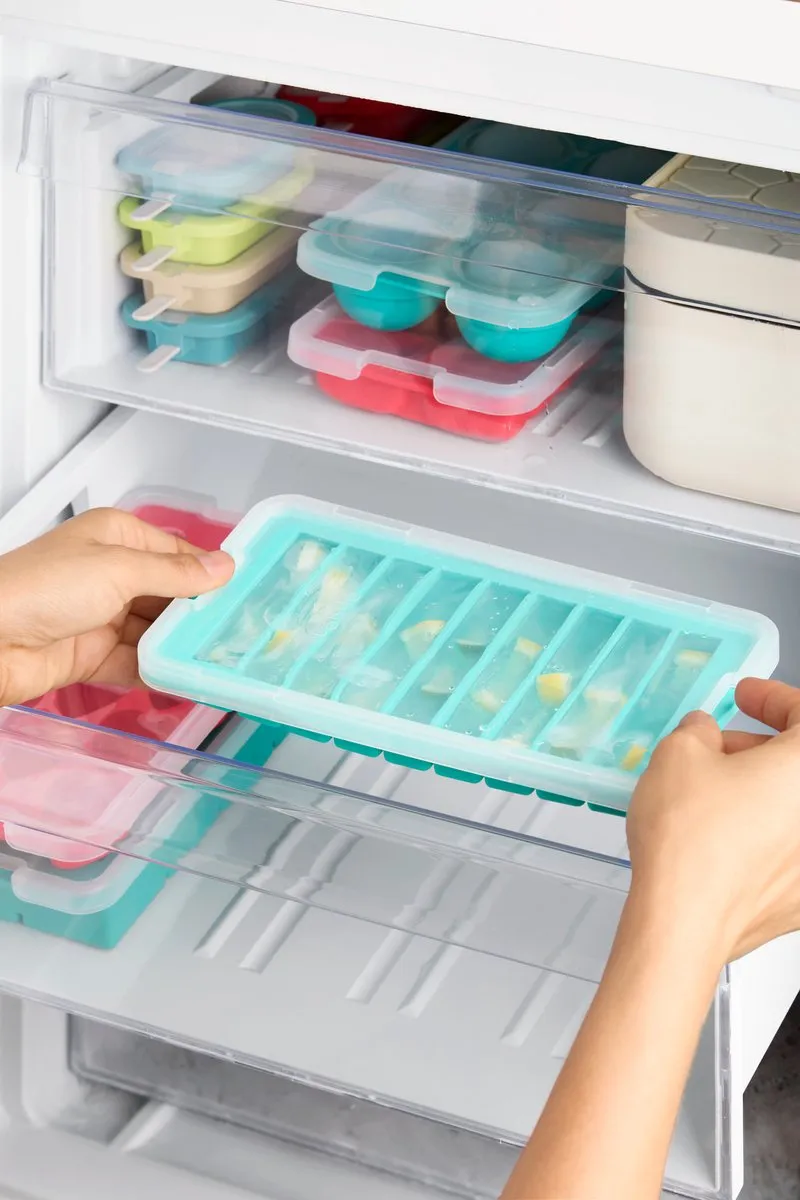 Lékué IJsblokjesvorm - met Deksel - Staafjes - Turquoise