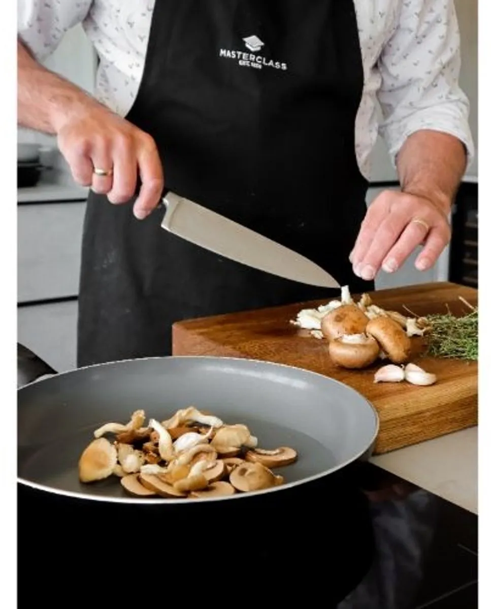 MasterClass Can-to-Pan Keramische Eco koekenpan - gemaakt van 70% gerecycleerd aluminium en met anti-aanbaklaag 30 cm