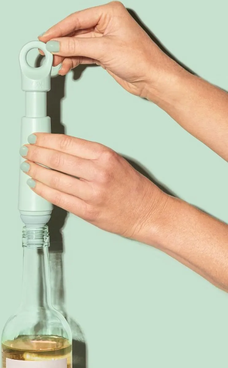 Vacu Vin Wijnpomp Loop – Wijnpomp met Stopper – Vacuüm bewaarsysteem – Jade kleur – Houdt geopende wijn tot 10 dagen vers