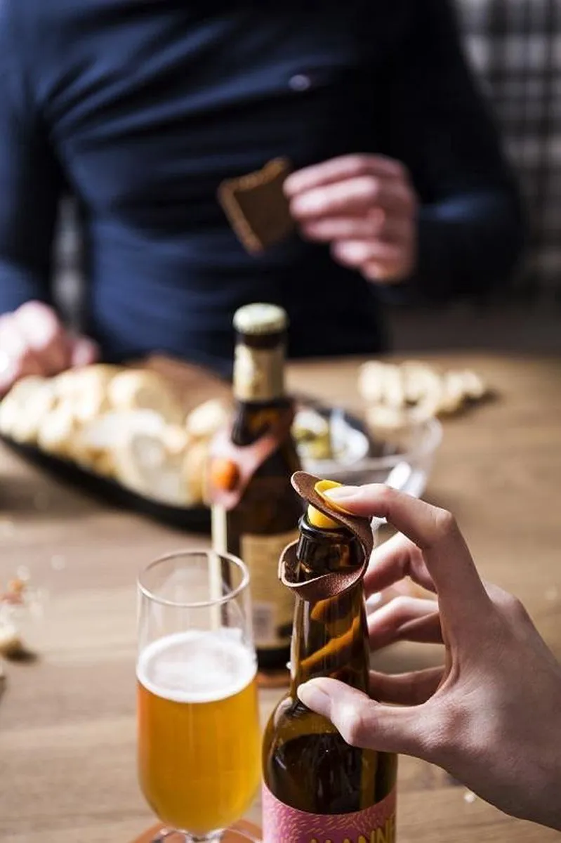 Vacu Vin Flesmarker en stopper - Leer - set van 6