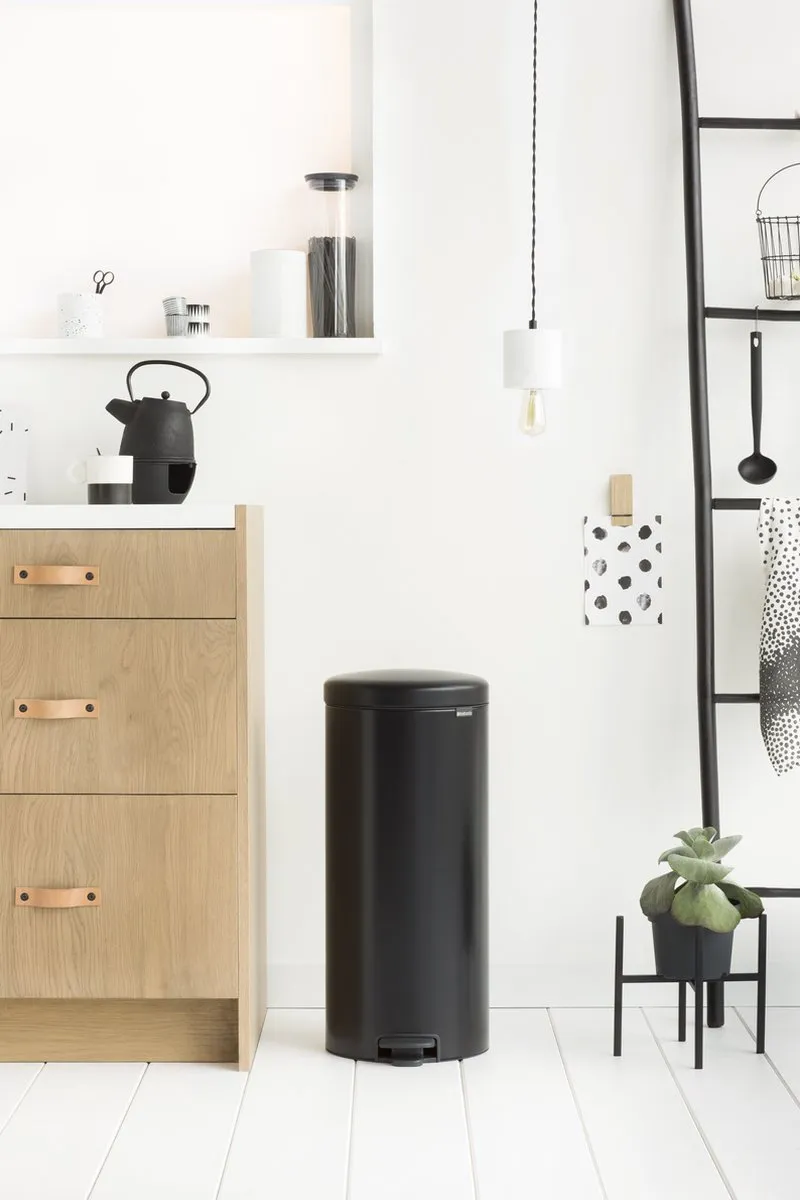 Brabantia NewIcon Prullenbak 30L Matt Black