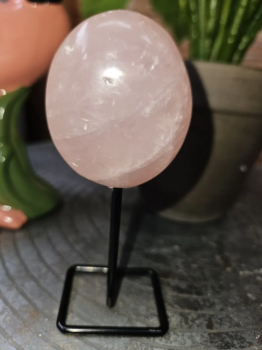Jumbo Rozenkwarts Edelsteen op Stand 10cm