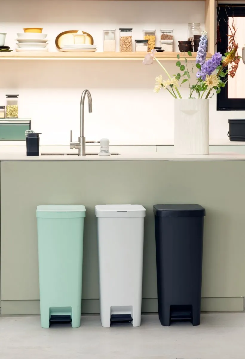 Brabantia StepUp Prullenbak 40L - Dark Grey