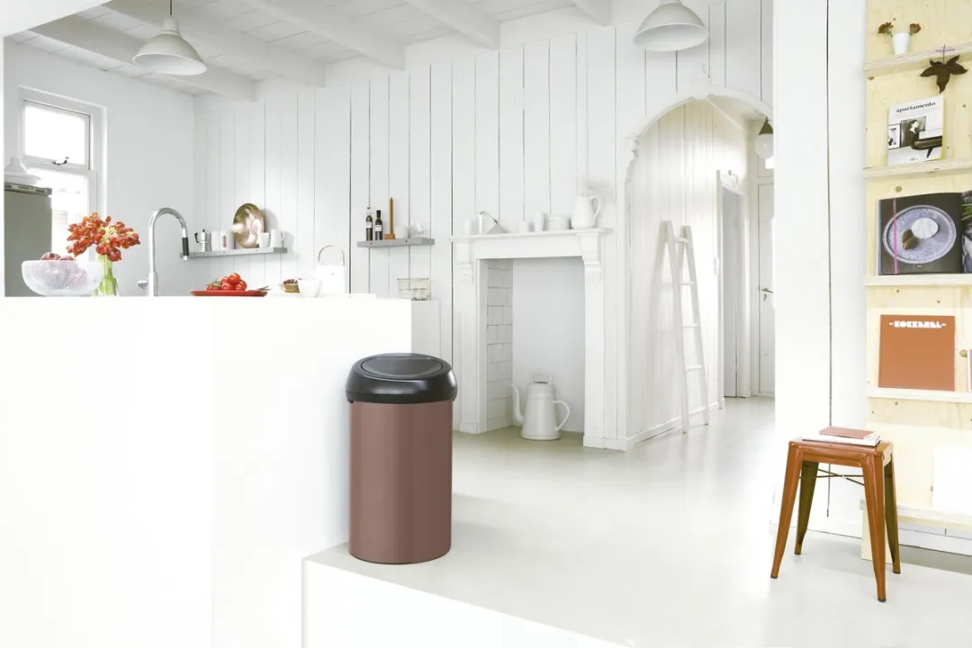 Brabantia Touch Bin Prullenbak 60L - Satin Taupe/Matt Black