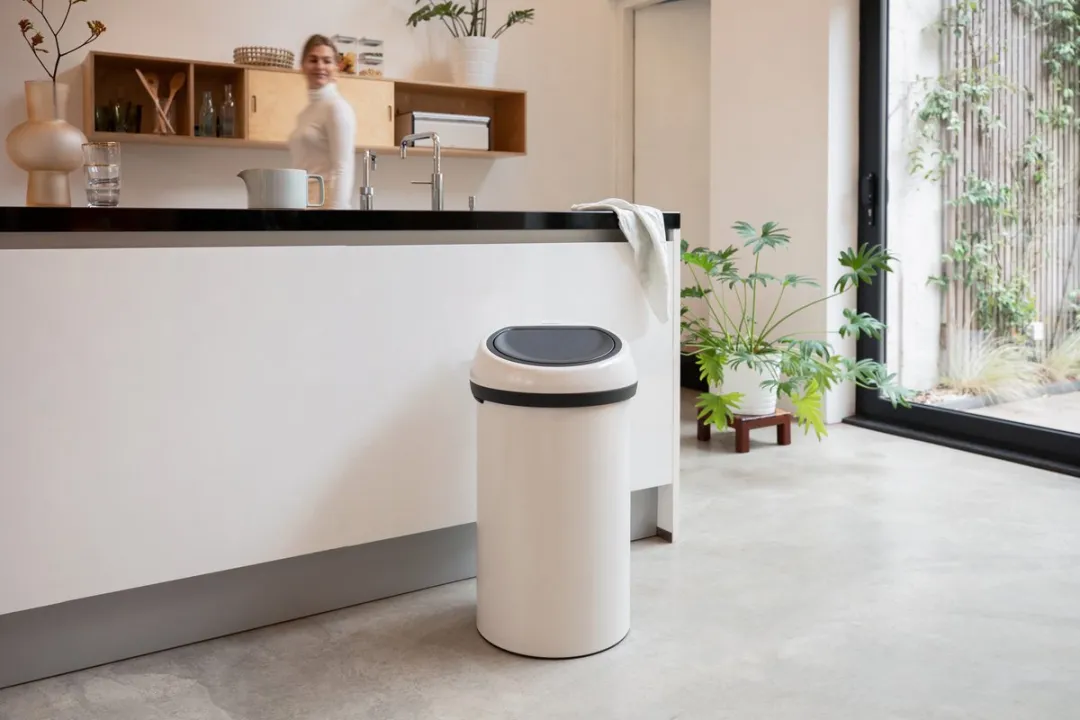 Brabantia Touch Bin Prullenbak 60L - Soft Beige