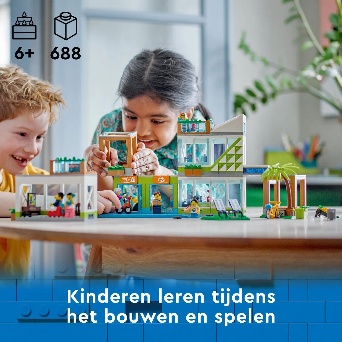 LEGO City 60365 Modular Appartementsgebouw - 688 Stukken