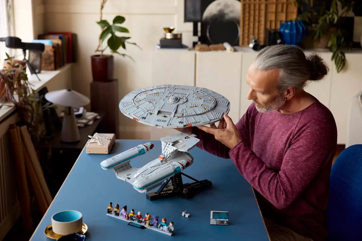 LEGO Icons Star Trek U.S.S. Enterprise NCC-1701-D 10356 - 3600 Stukken