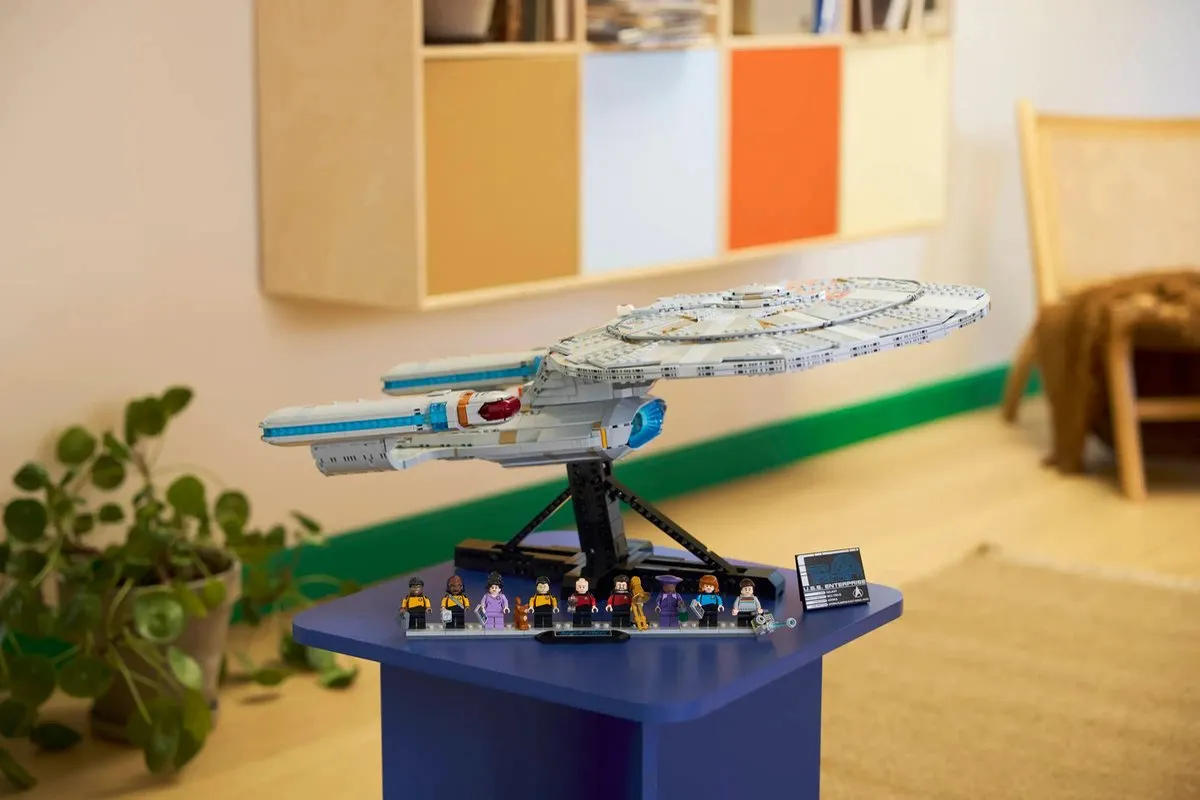 LEGO Icons Star Trek U.S.S. Enterprise NCC-1701-D 10356 - 3600 Stukken
