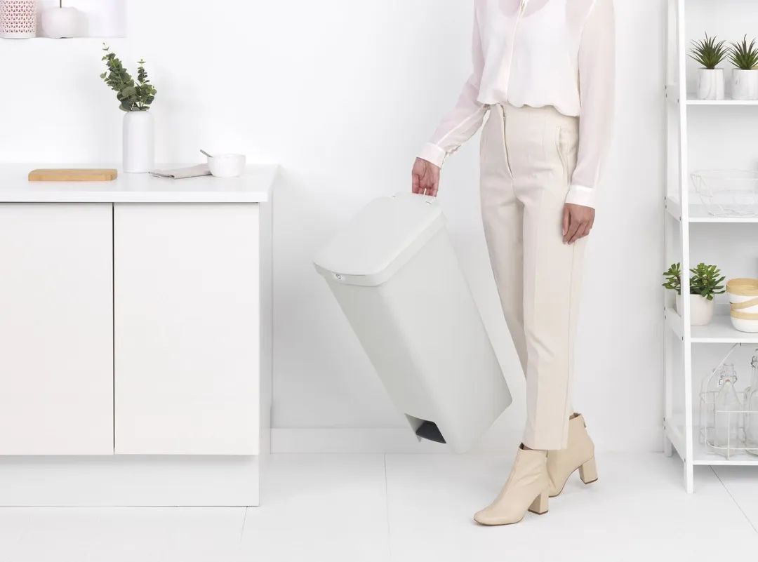 Brabantia StepUp Pedaalemmer 40L - Light Grey - afbeelding 6 van 6