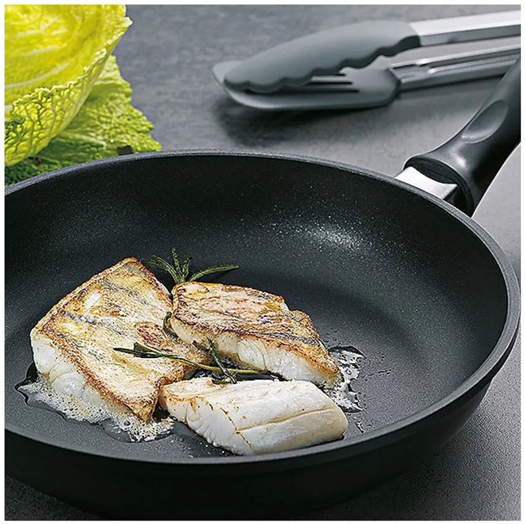 Kela Hapjespan 28cm - 2.3L - Zwart