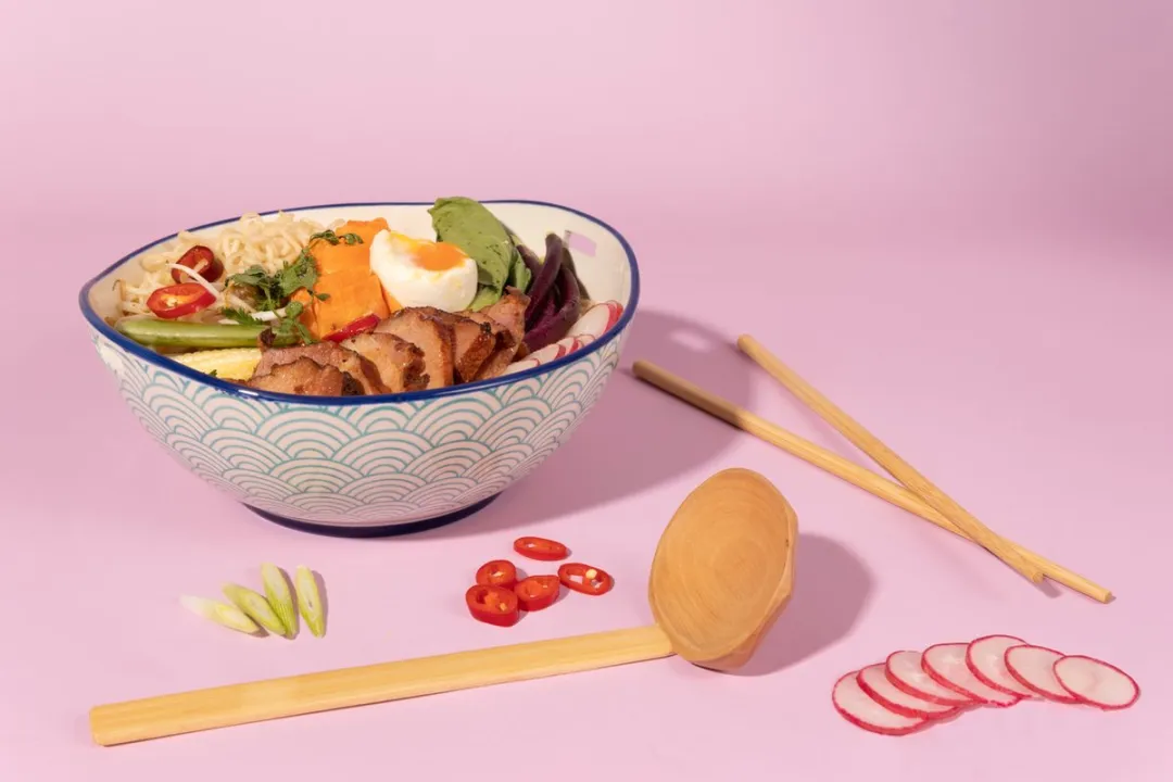 Typhoon World Foods Noedelsoep Kom - Groen - Aardewerk met Bamboe Lepel & Eetstokjes
