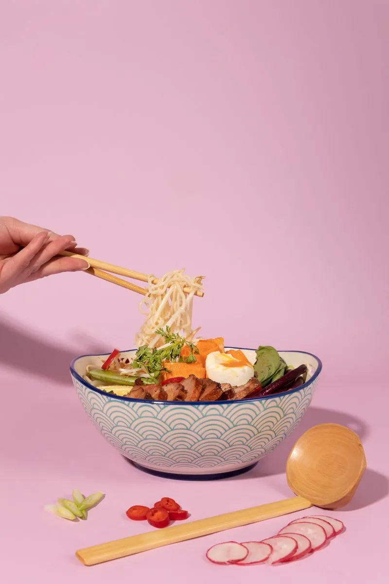 Typhoon World Foods Noedelsoep Kom - Groen - Aardewerk met Bamboe Lepel & Eetstokjes