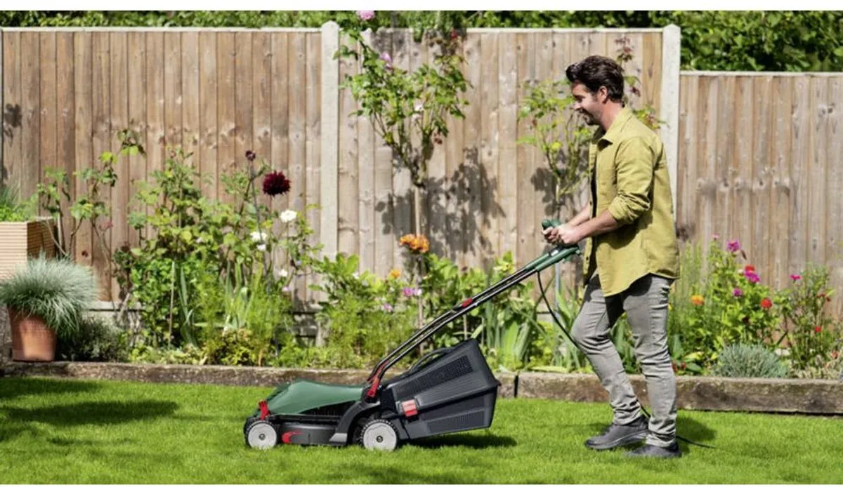 Bosch UniversalRotak 37-570 Elektrische Grasmaaier 1400W