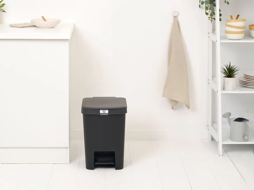 Brabantia StepUp Pedaalemmer 25L - Dark Grey