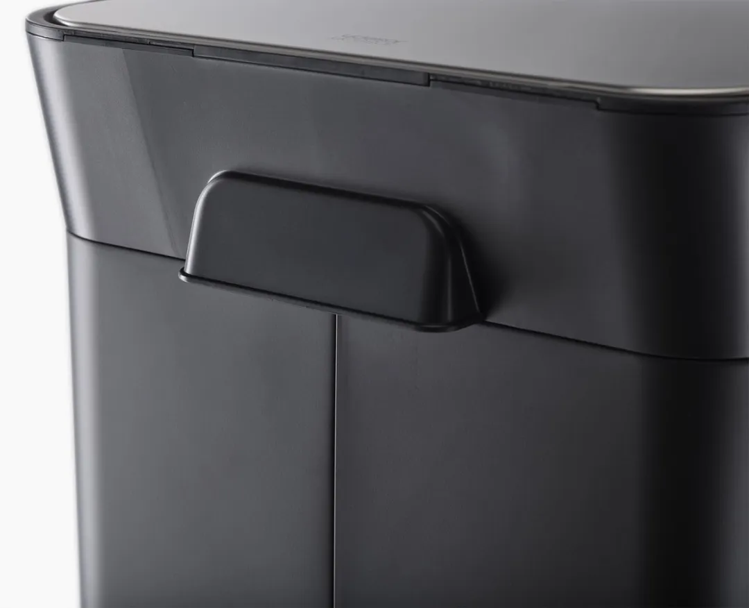 Joseph Joseph Titan Prullenbak 30L - Carbon Zwart - afbeelding 6 van 6