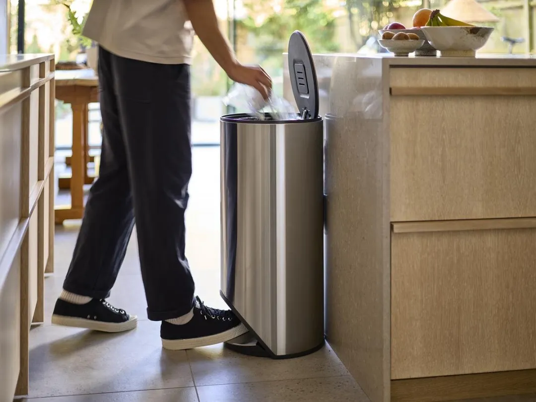 Joseph Joseph Arc 30 liter slanke pedaalemmer met binnenzak - RVS