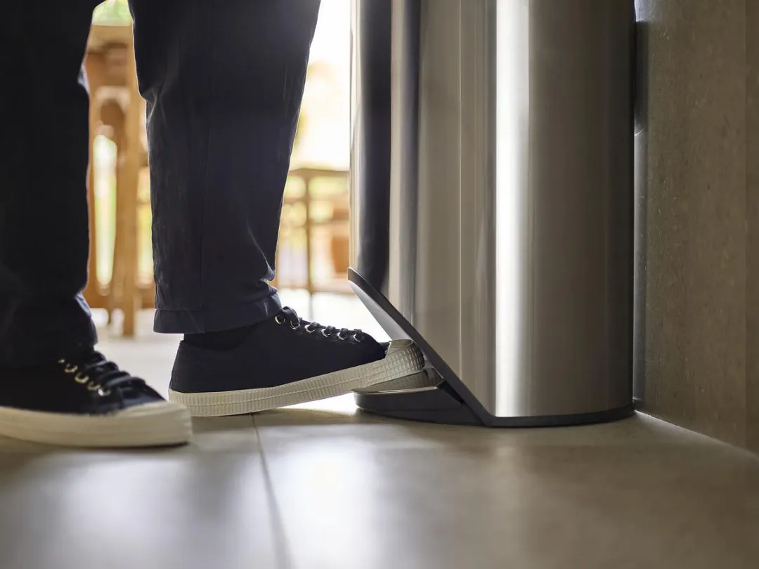 Joseph Joseph Arc 30 liter slanke pedaalemmer met binnenzak - RVS