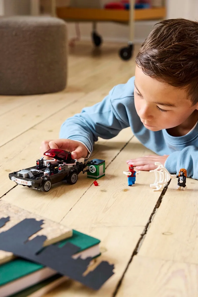 LEGO Marvel Spider-Man vs. Venom Klassieke Auto 76309 - 254 Stukken