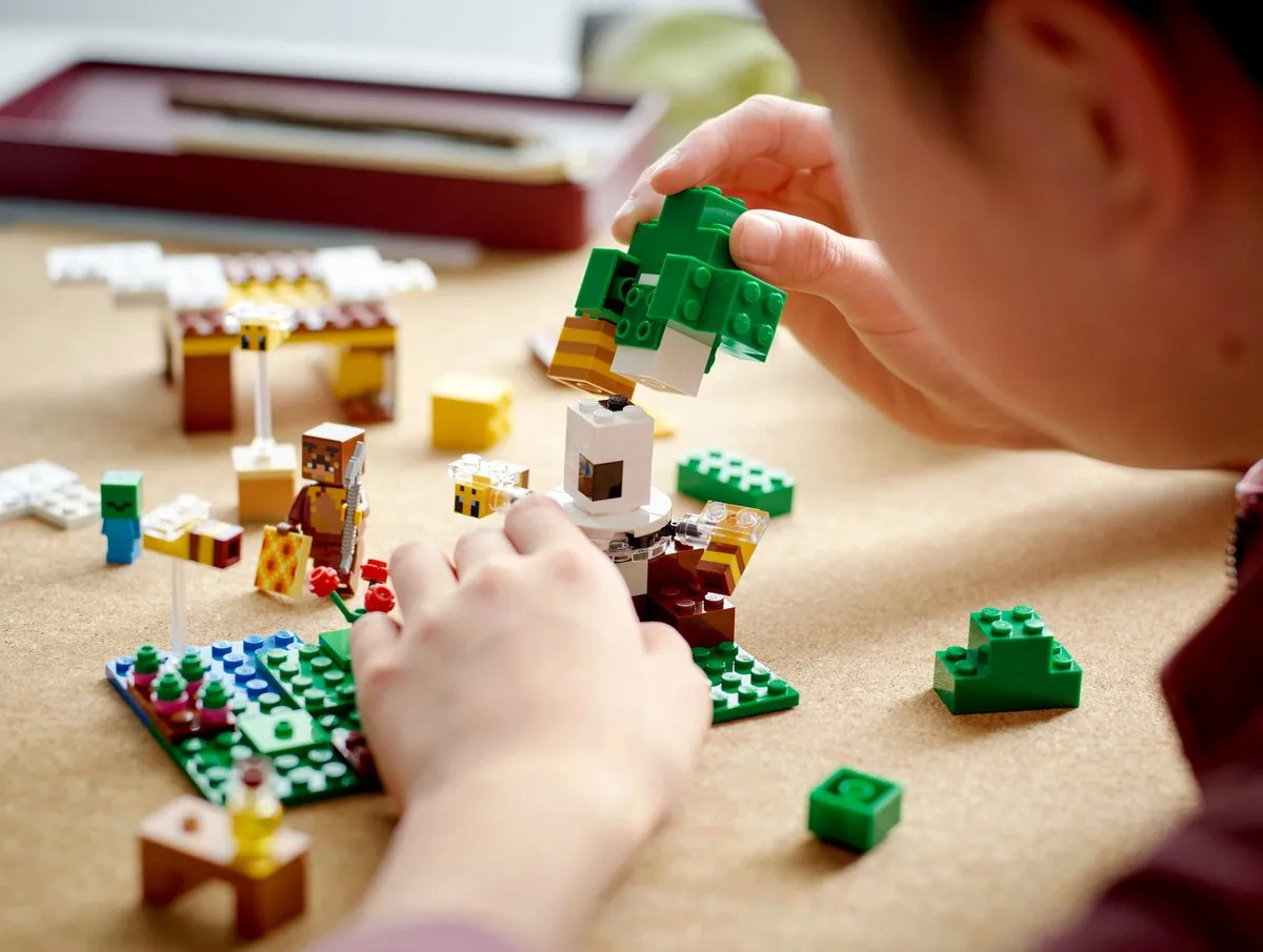 LEGO Minecraft Het Bijenhuisje Bouwset 21241 - Meerkleurig - afbeelding 2 van 6
