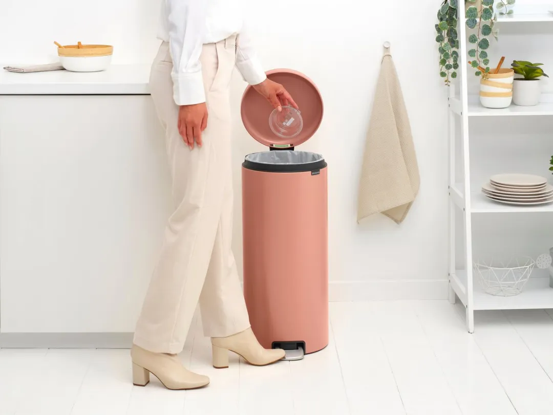 Brabantia NewIcon Prullenbak 30L - Warm Copper - afbeelding 6 van 6