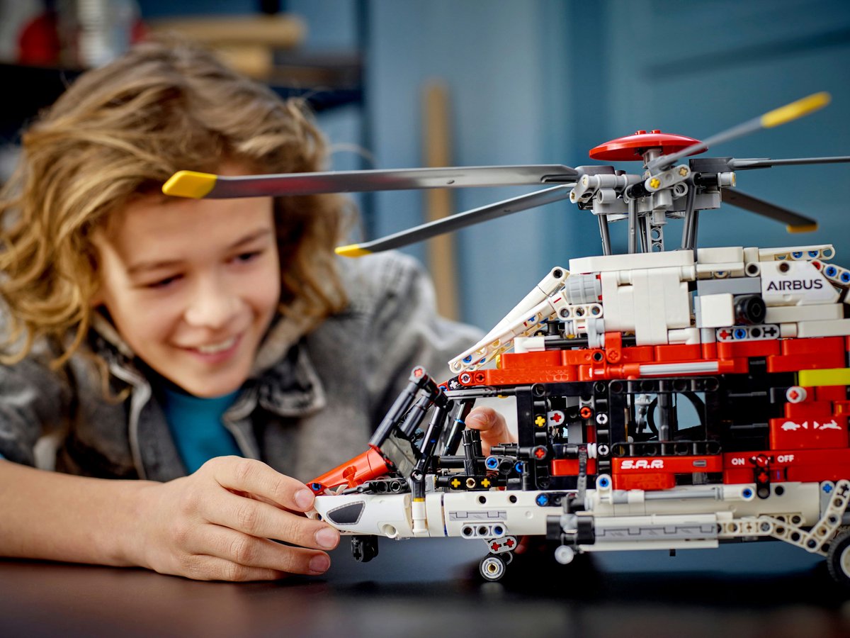 LEGO Technic Airbus H175 Reddingshelikopter Modelbouwpakket met Helikopter Model - 42145