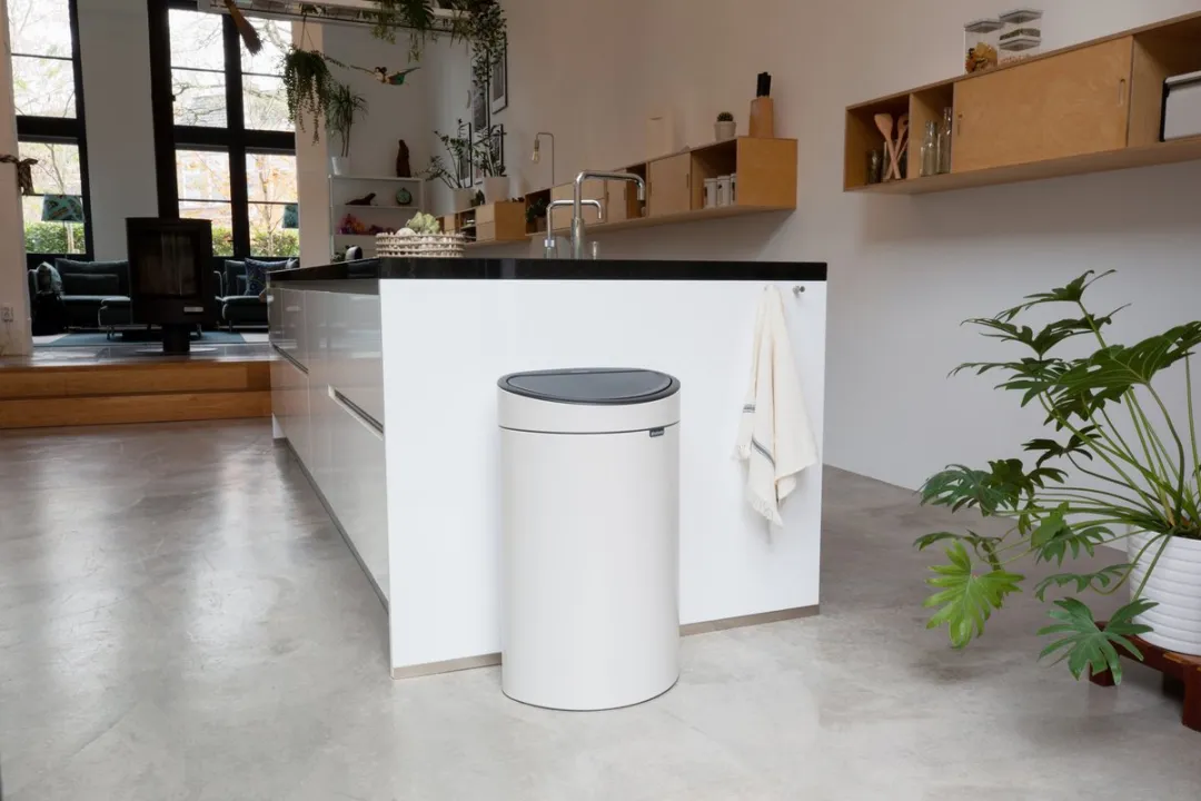 Brabantia Touch Bin Prullenbak 40L - Soft Beige