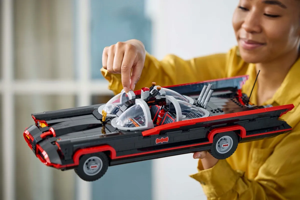 LEGO Batman Batmobiel 76328 - 1822 Stukken - Meerkleurig