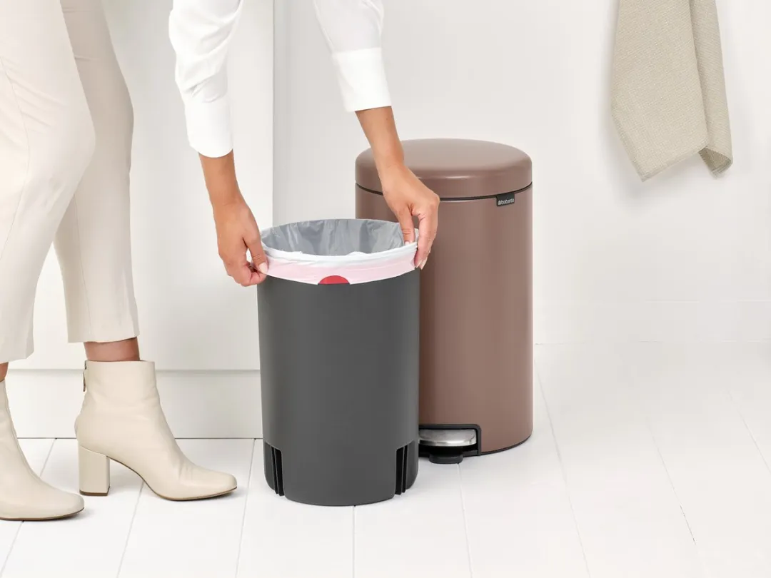 Brabantia NewIcon Prullenbak 20L - Satin Taupe - afbeelding 6 van 6