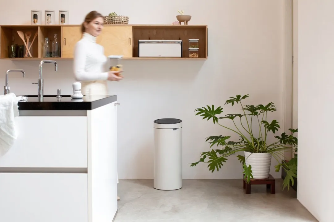 Brabantia Touch Bin Prullenbak 30L - Soft Beige