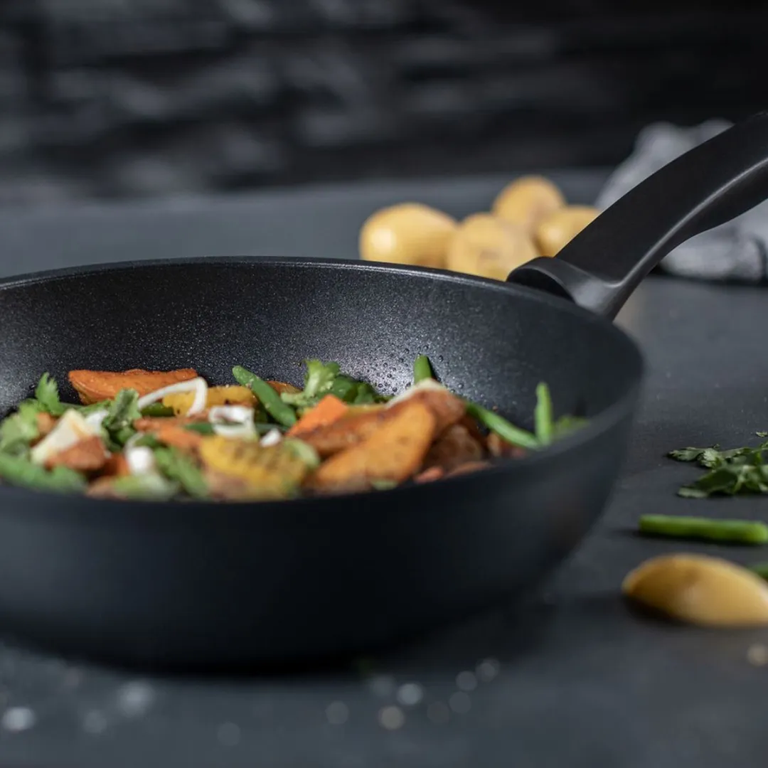 Kuhn Rikon Titanio Star Hapjespan 24cm - Non Stick - Zwart