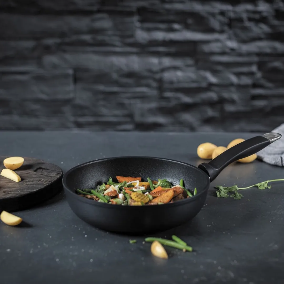 Kuhn Rikon Titanio Star Hapjespan 24cm - Non Stick - Zwart