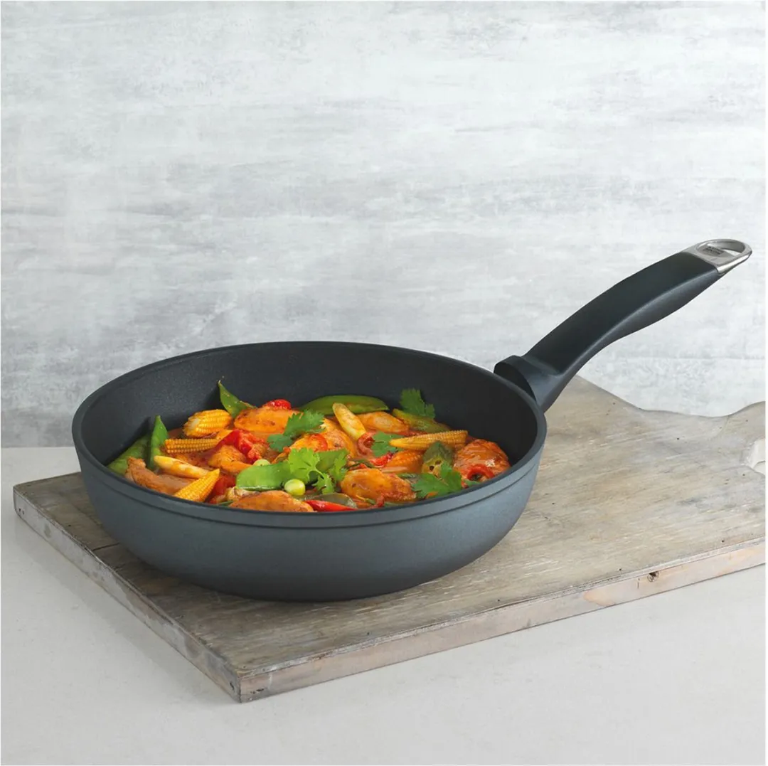 Kuhn Rikon Titanio Star Hapjespan 24cm - Non Stick - Zwart