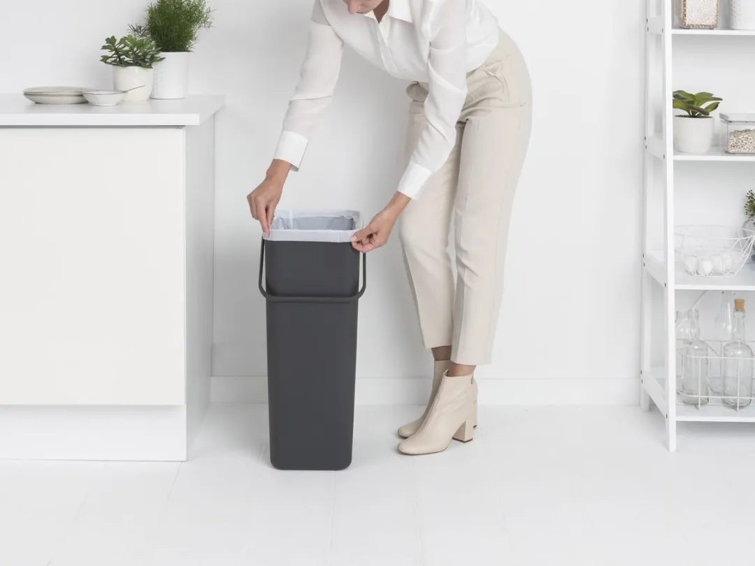 Brabantia Sort & Go Prullenbak 40L - Dark Grey - afbeelding 6 van 6