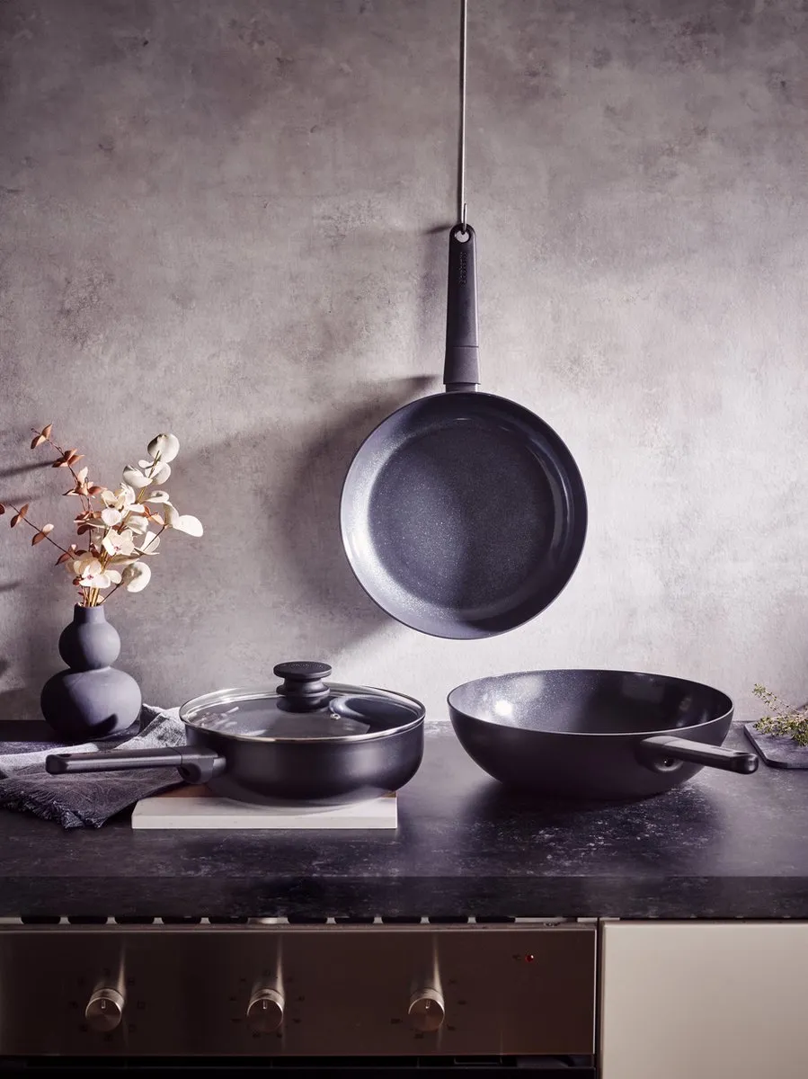 Brabantia NERO Hapjespan 24cm - Zwart