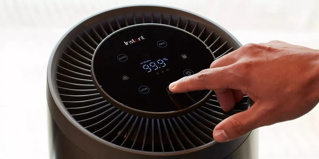 Instant™ Air Purifier Luchtreiniger Wit - Kleine Kamer tot ± 15m² - Met HEPA-13 Filter - 3-in-1 Filtratie Tegen Woning Allergenen & Huisdier Allergie - Verwijdert 99.9% Bacterien, Stof, Rook, & Stuifmeel met Plasma Ion Technologie - AP100