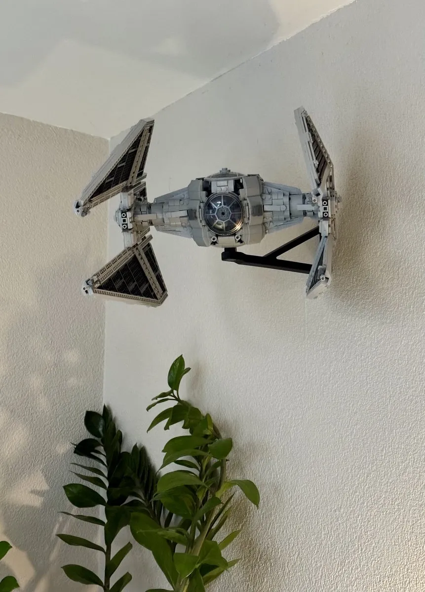 LEGO TIE Interceptor Draaibare Muurhouder - Zwart