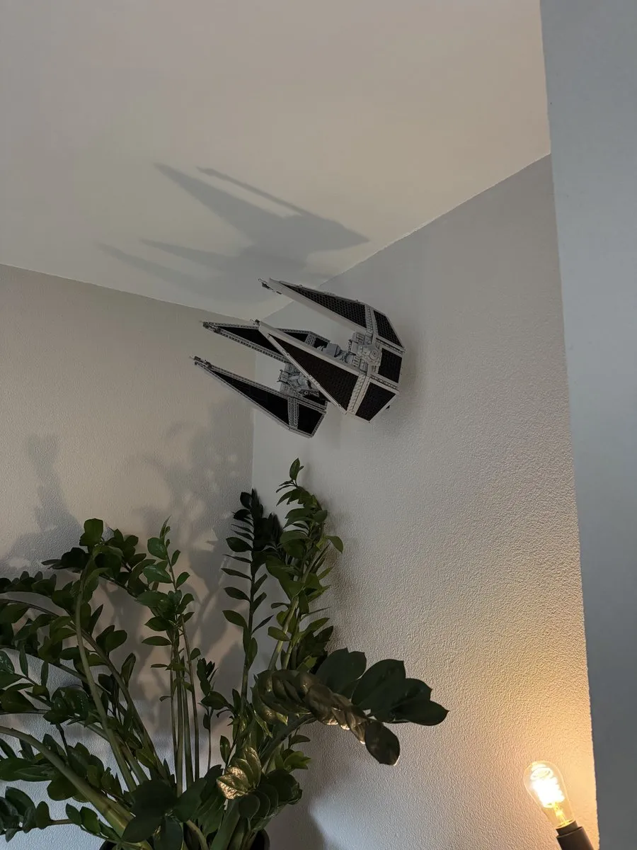 LEGO TIE Interceptor Draaibare Muurhouder - Zwart