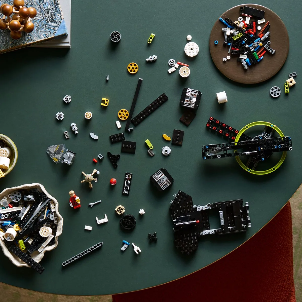 LEGO Creator Expert 11389 Project Hail Mary - 823 Stukken