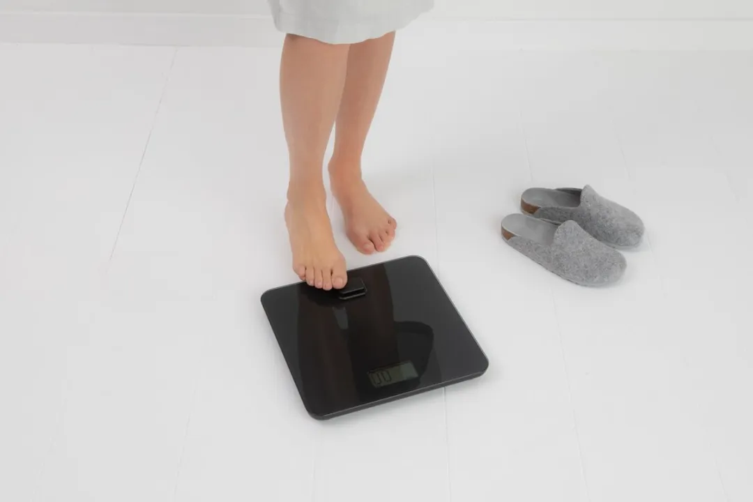 Brabantia ReNew Personenweegschaal - Dynamo - 150 kg - Dark Grey
