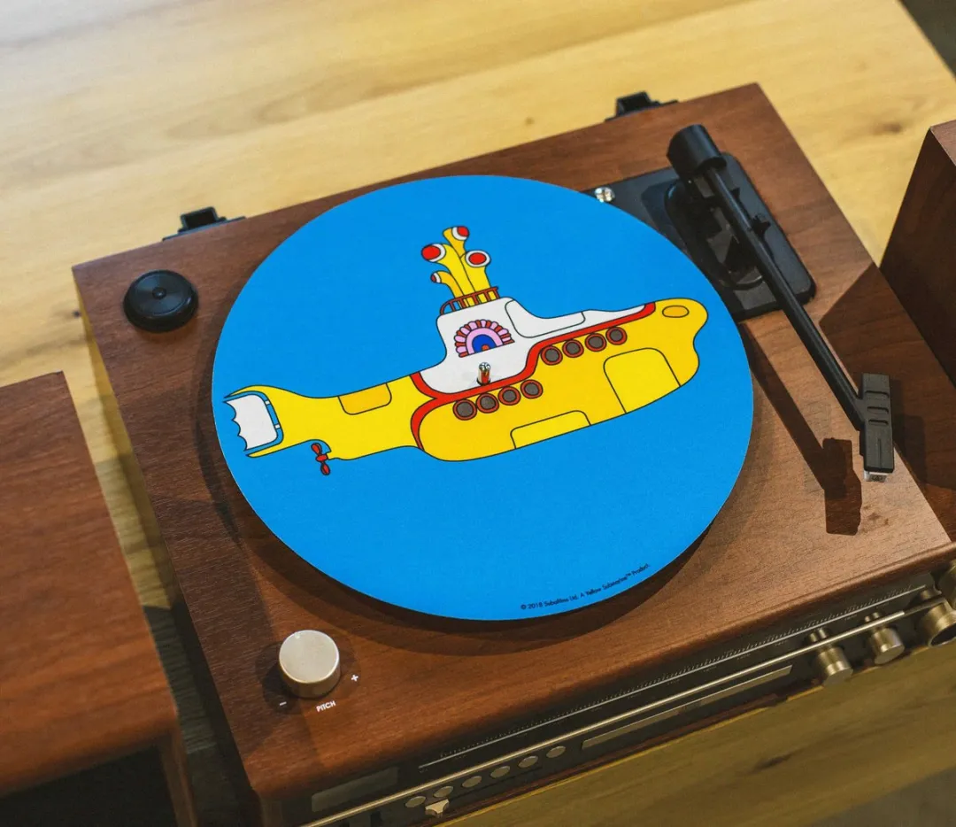 Crosley The Beatles Yellow Submarine Slipmat - Blauw AC1016A-YS