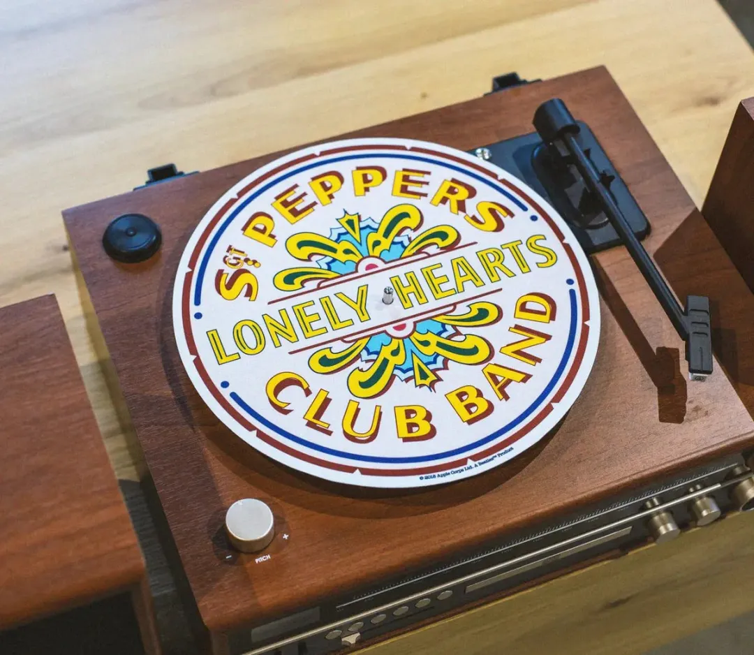 Crosley Slipmat The Beatles SGT Pepper AC1016A-SP - Wit